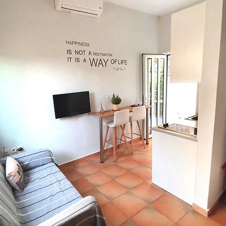 Cozy Seaside Studio In Lemos Vouliagmenis Athena Bagian luar foto