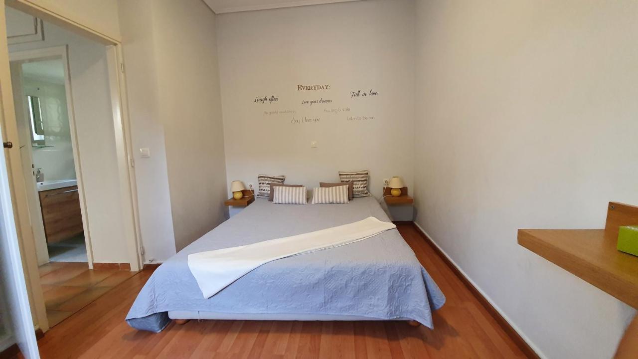Cozy Seaside Studio In Lemos Vouliagmenis Athena Bagian luar foto