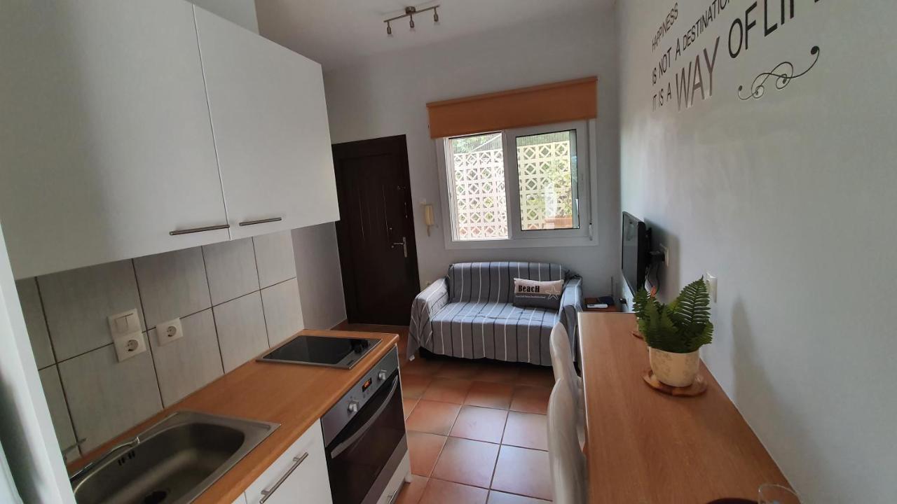 Cozy Seaside Studio In Lemos Vouliagmenis Athena Bagian luar foto