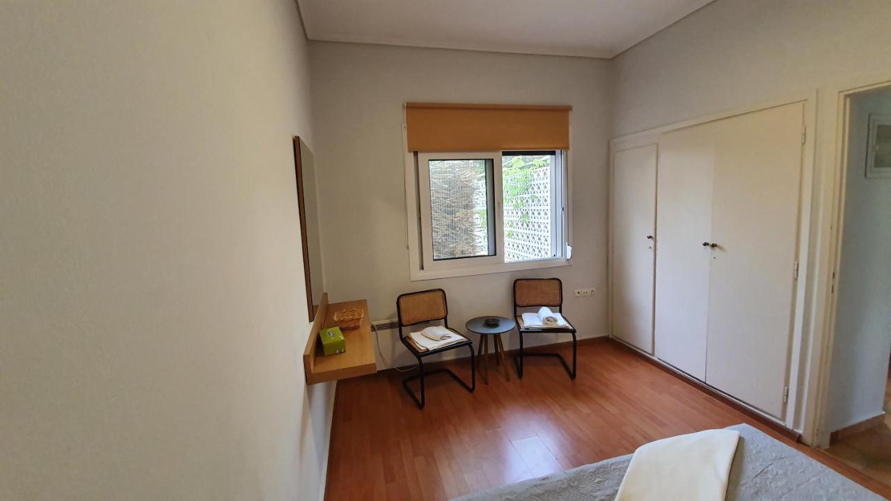 Cozy Seaside Studio In Lemos Vouliagmenis Athena Bagian luar foto
