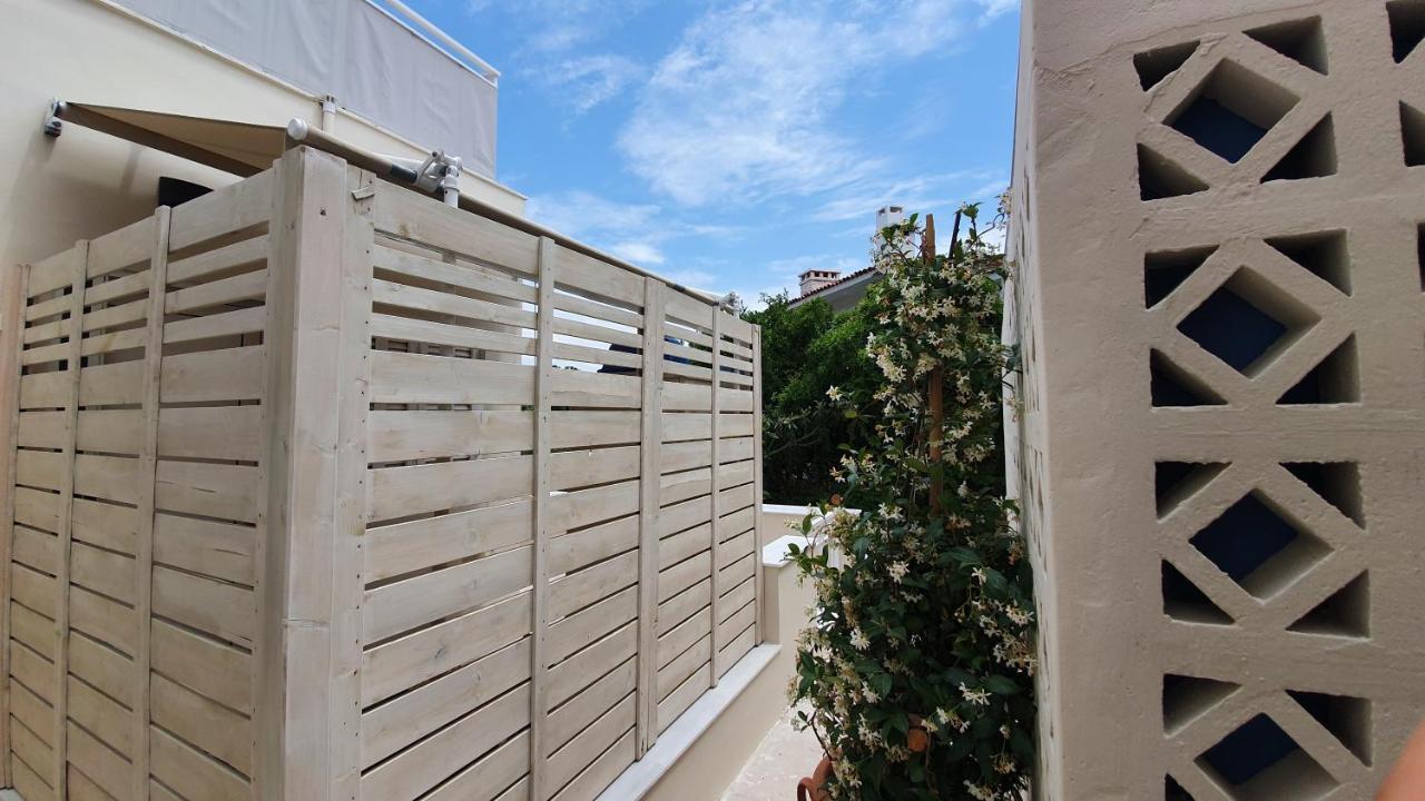 Cozy Seaside Studio In Lemos Vouliagmenis Athena Bagian luar foto