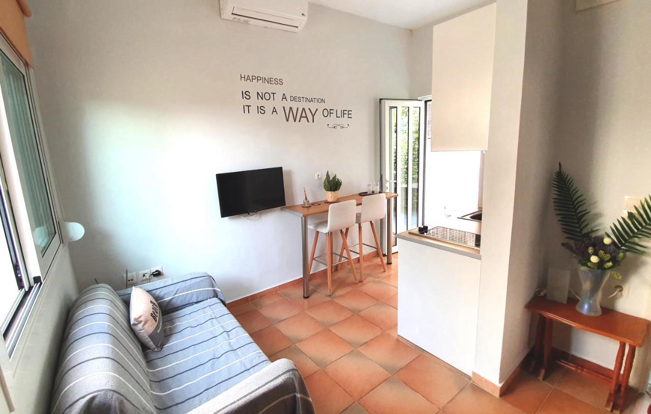 Cozy Seaside Studio In Lemos Vouliagmenis Athena Bagian luar foto