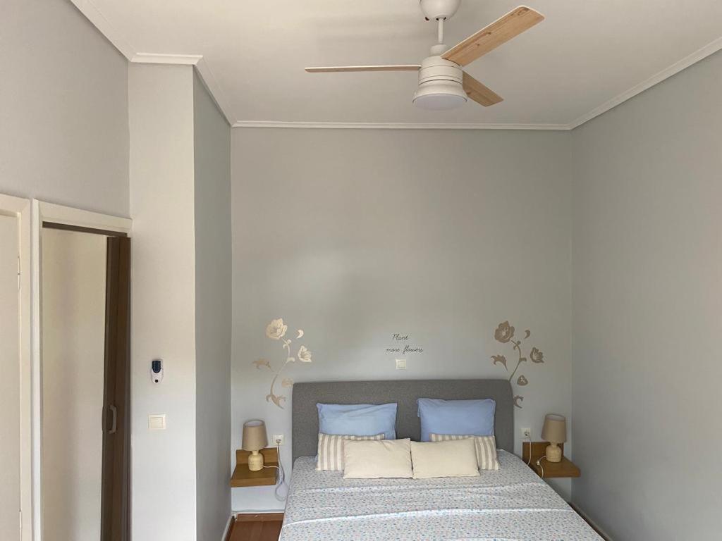 Cozy Seaside Studio In Lemos Vouliagmenis Athena Bagian luar foto