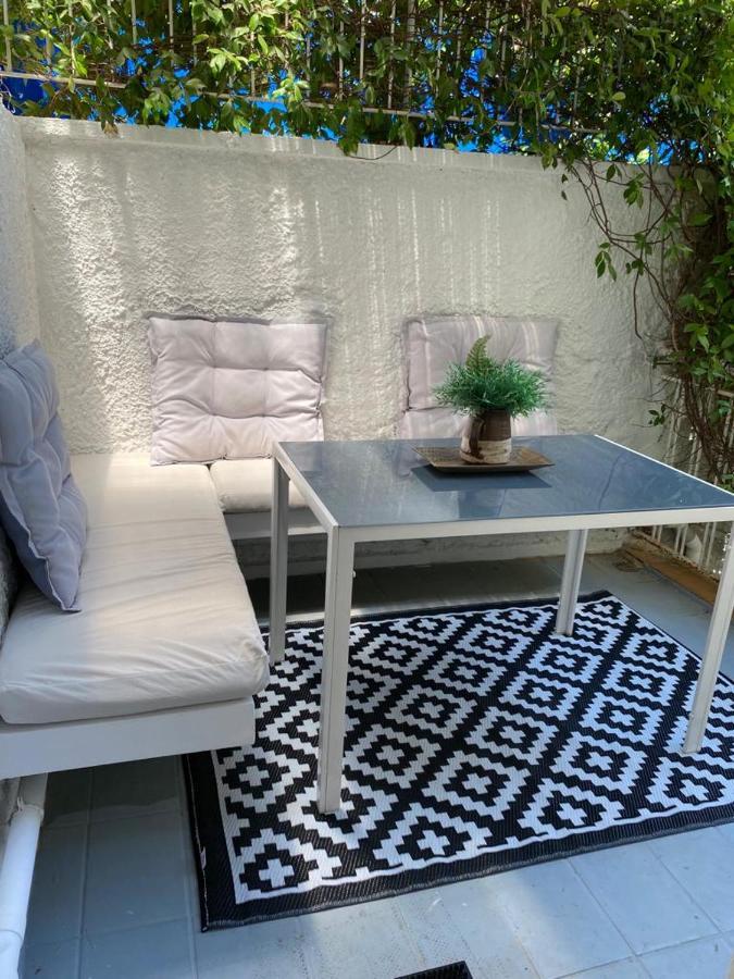 Cozy Seaside Studio In Lemos Vouliagmenis Athena Bagian luar foto